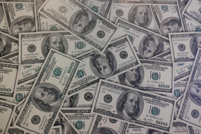 colon cancer blood test - 100 U.S. dollar banknote lot