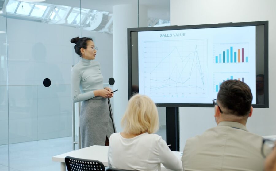 GDPR financial services - Woman presenting a graph to an audience
